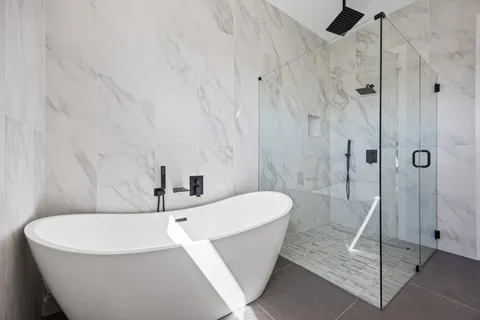 $999,900 | 1020 Mountain Leather Drive, Horseshoe Bay, TX 78657