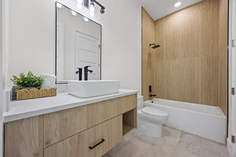 $999,900 | 1020 Mountain Leather Drive, Horseshoe Bay, TX 78657