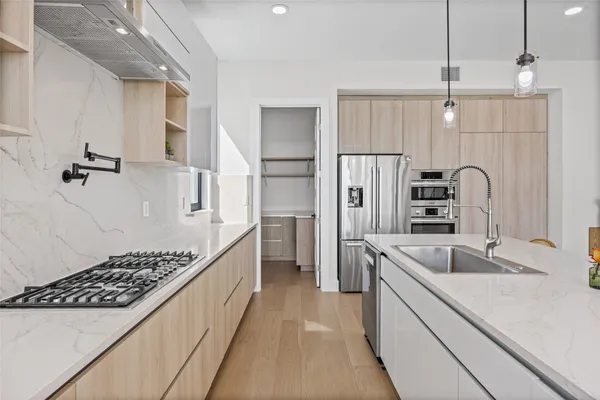 $999,900 | 1020 Mountain Leather Drive, Horseshoe Bay, TX 78657