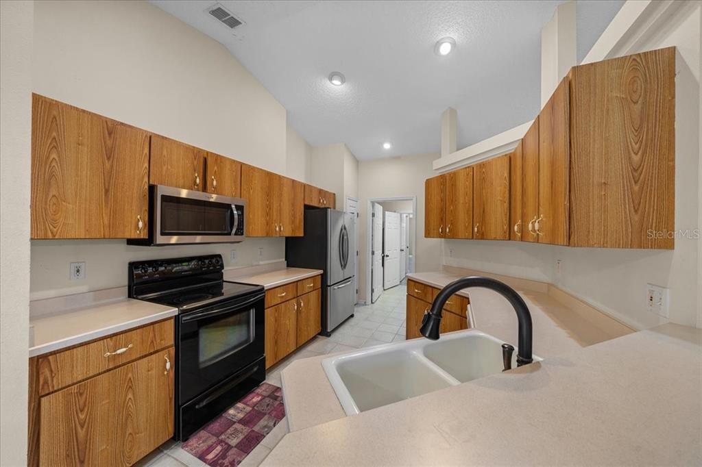 11521 Southeast 1st Street Road Silver Springs, FL 34488 - Photo 11 of 53