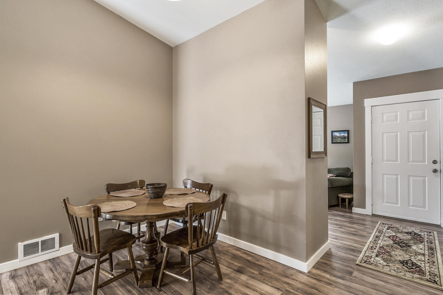 55080 Jackpine Way Bend, OR 97707 - Photo 16 of 39 Dining room