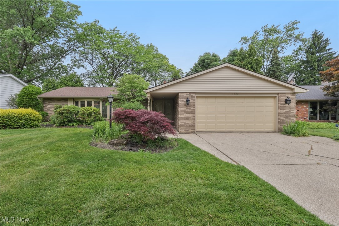 1922 Winchester Road Cleveland, OH 44124 - Photo 1 of 31 Gallery Image 1