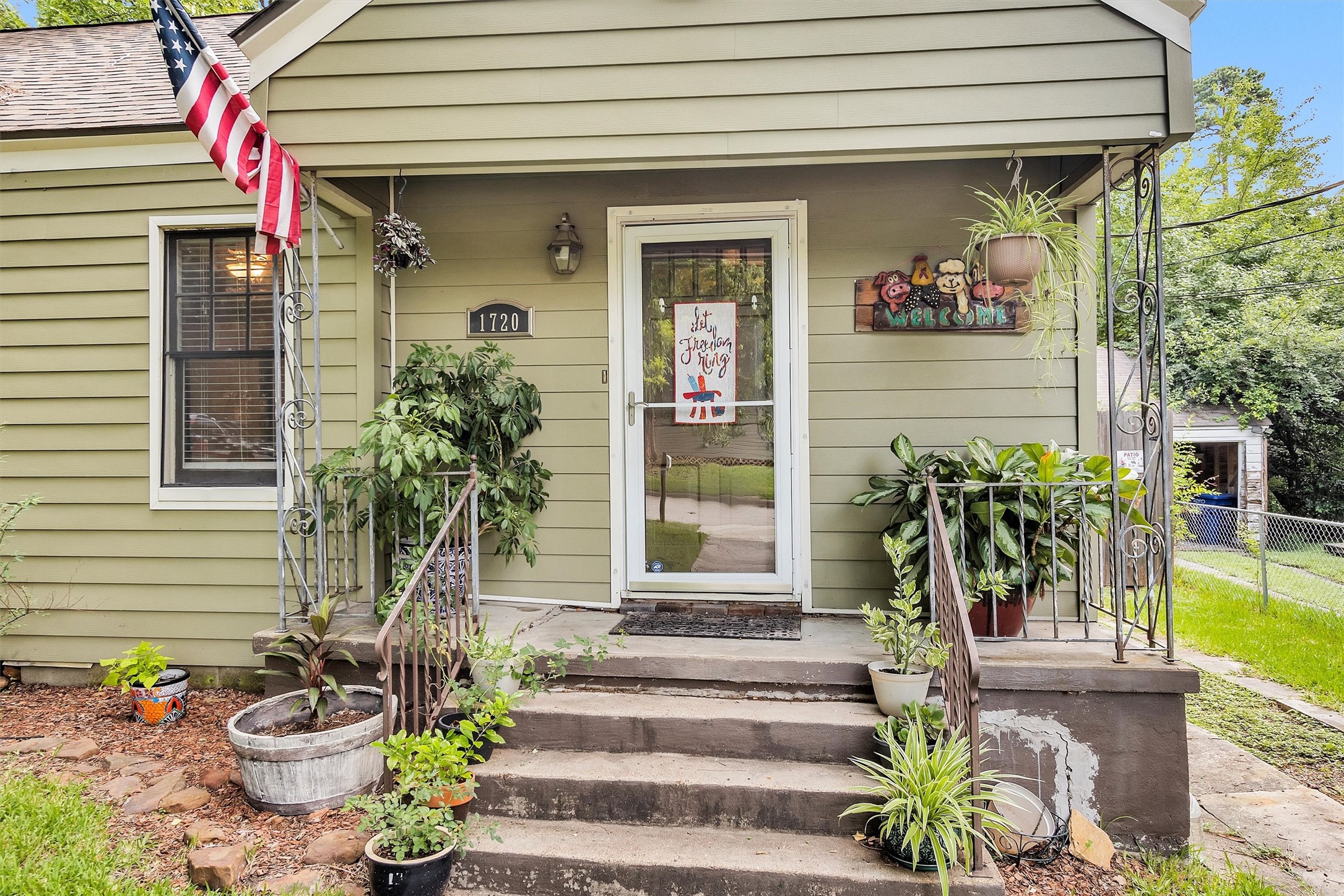 1720 18th Street Huntsville, TX 77340 - Photo 2 of 37 a front view of a house with a porch
