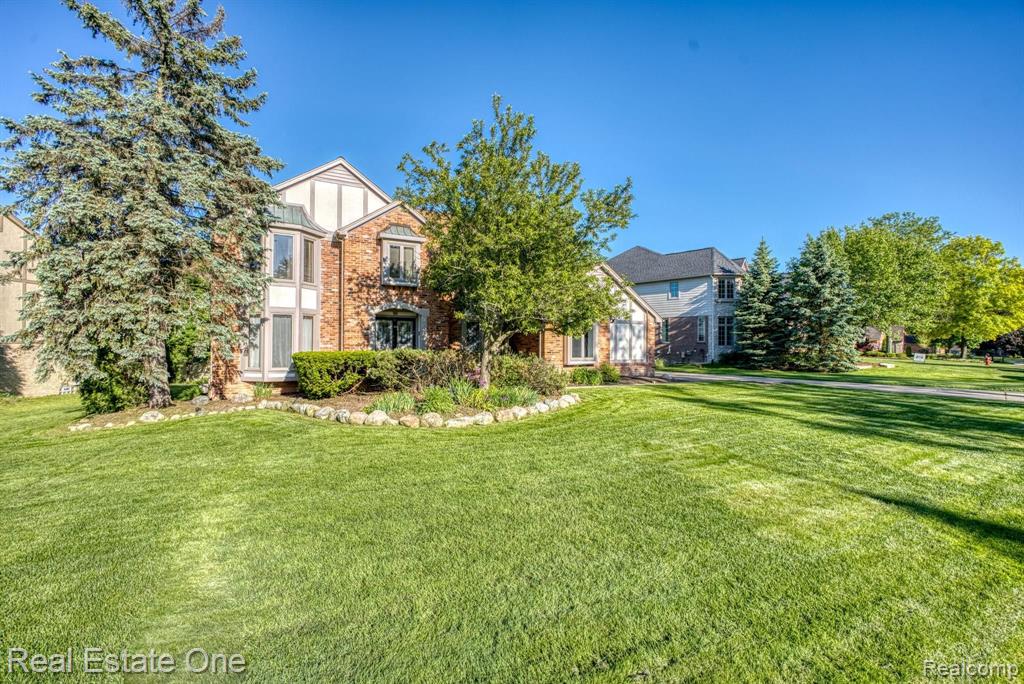 1860 Jason Circle Rochester Hills, MI 48306 - Photo 4 of 43