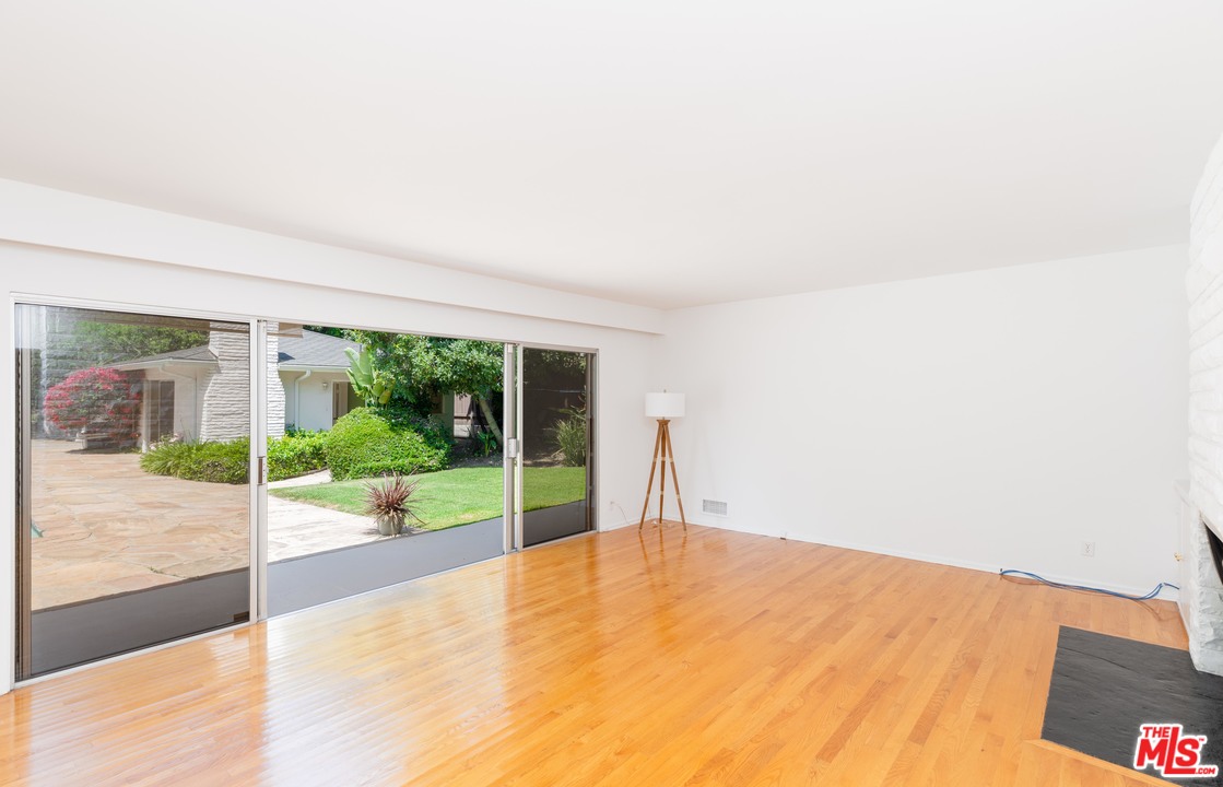 1715 Roscomare Road Los Angeles, CA 90077 - Photo 11 of 27