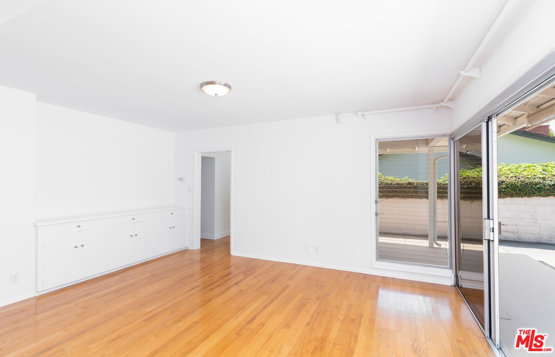1715 Roscomare Road Los Angeles, CA 90077 - Photo 12 of 27