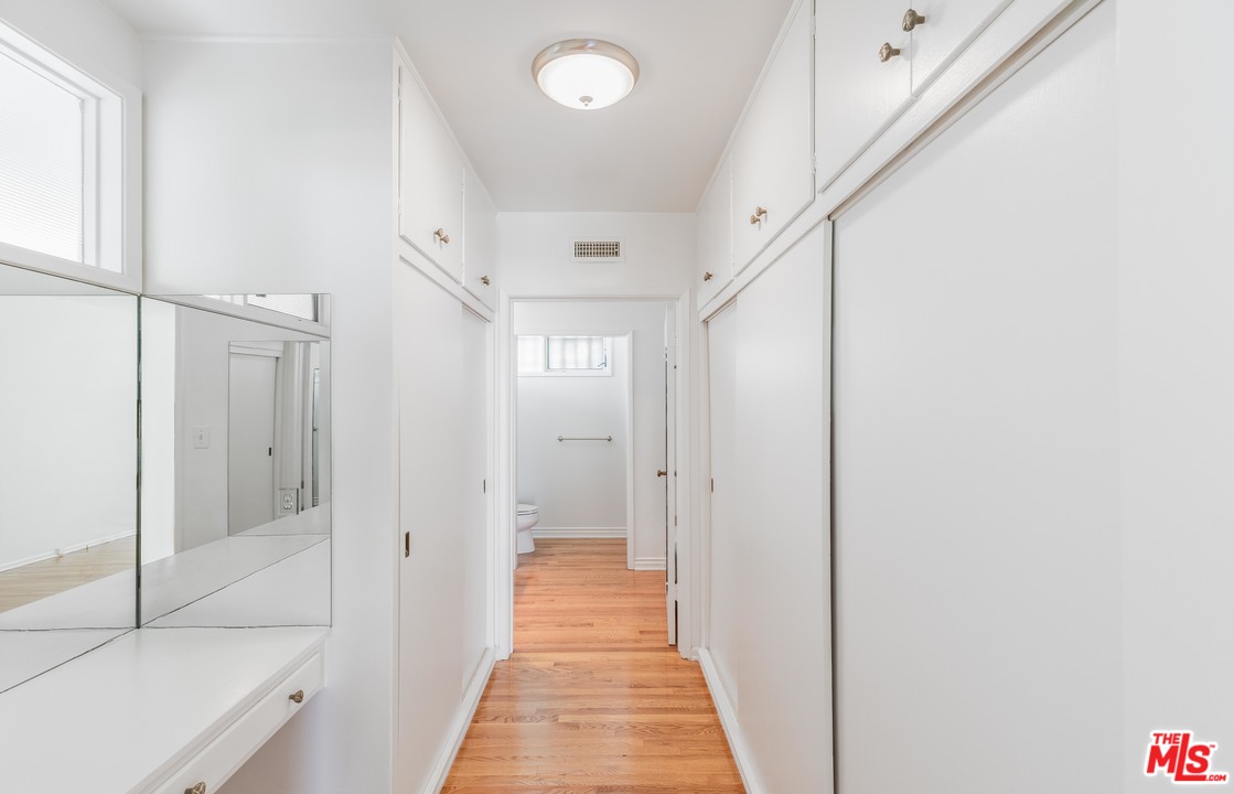 1715 Roscomare Road Los Angeles, CA 90077 - Photo 15 of 27