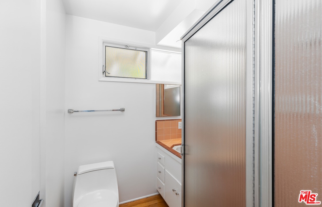 1715 Roscomare Road Los Angeles, CA 90077 - Photo 16 of 27