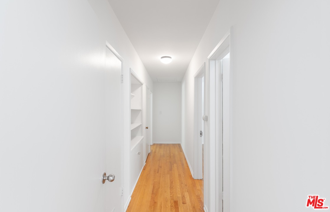1715 Roscomare Road Los Angeles, CA 90077 - Photo 20 of 27
