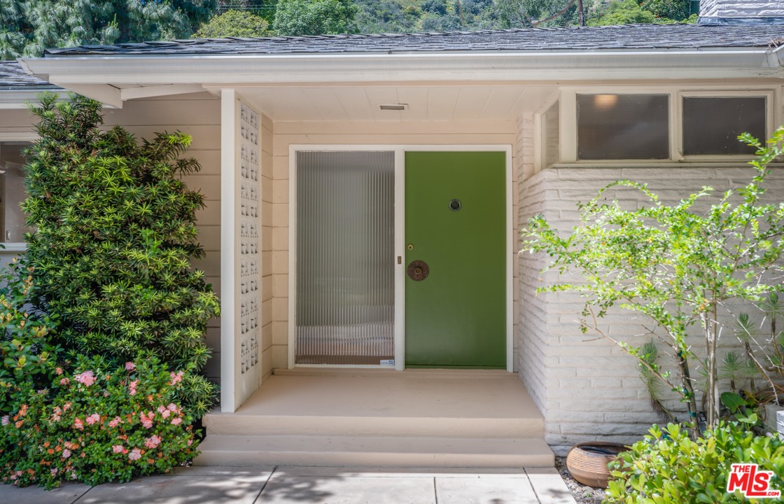 1715 Roscomare Road Los Angeles, CA 90077 - Photo 3 of 27