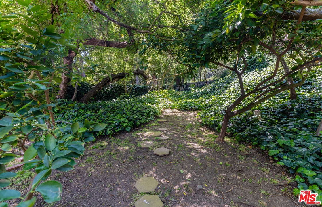 1715 Roscomare Road Los Angeles, CA 90077 - Photo 27 of 27