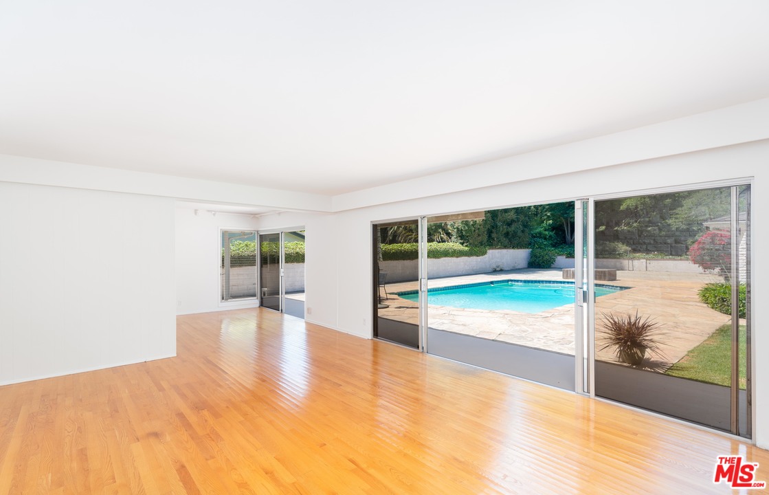 1715 Roscomare Road Los Angeles, CA 90077 - Photo 4 of 27