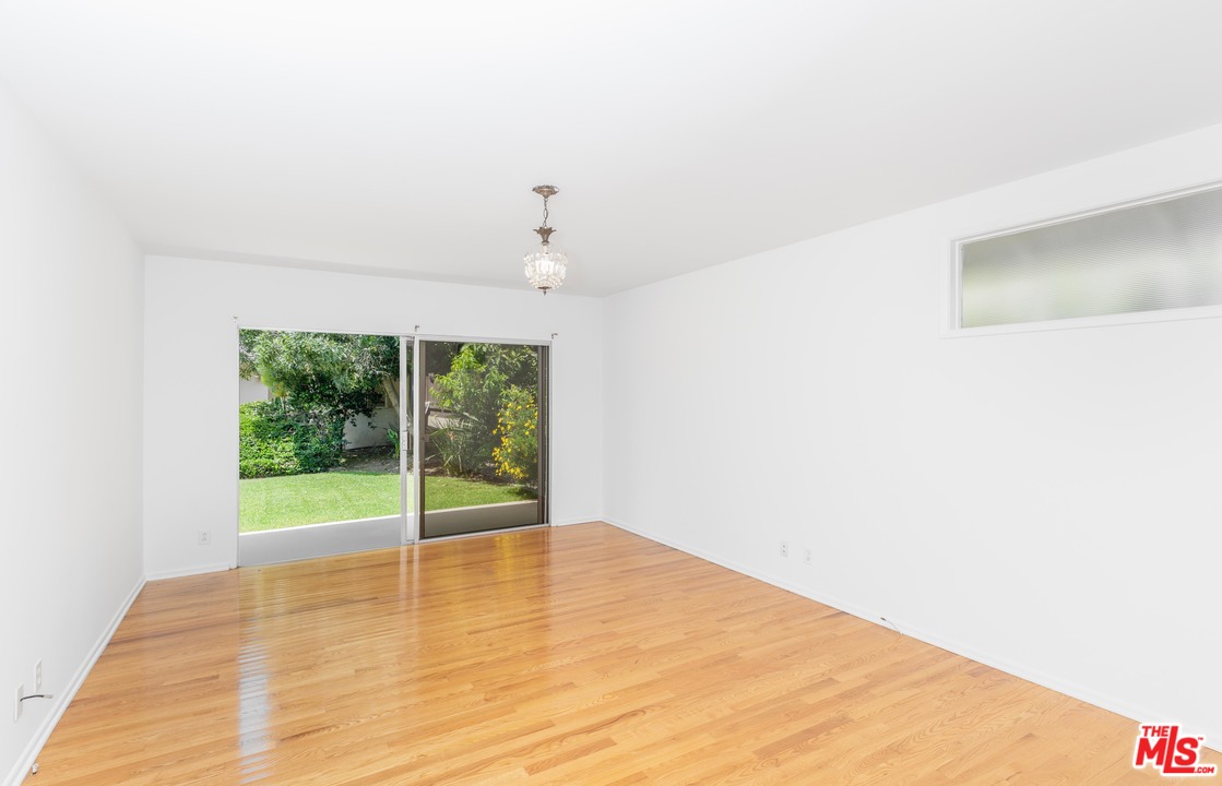 1715 Roscomare Road Los Angeles, CA 90077 - Photo 10 of 27