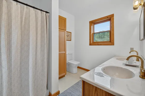 $749,900 | N9170 Pagel Road, Iola, WI 54945