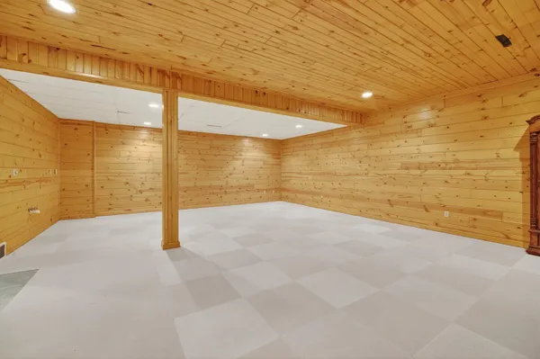 $749,900 | N9170 Pagel Road, Iola, WI 54945