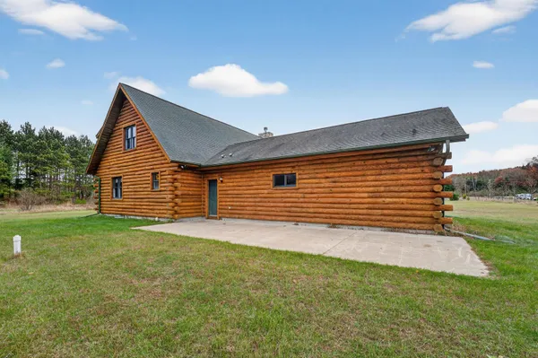 $749,900 | N9170 Pagel Road, Iola, WI 54945