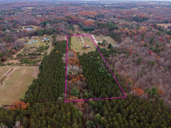 $749,900 | N9170 Pagel Road, Iola, WI 54945