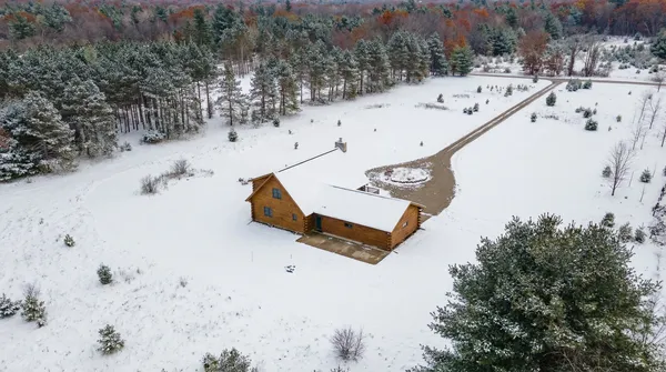 $749,900 | N9170 Pagel Road, Iola, WI 54945