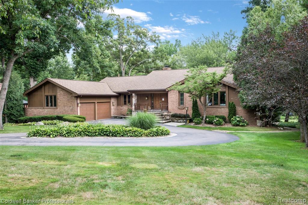 135 West Hickory Grove Road Bloomfield Hills, MI 48304 - Photo 38 of 42