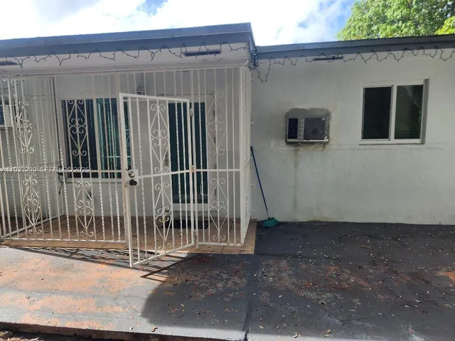 $2,200 | 1261 Northwest 24th Street, Unit 2, Miami, FL 33142