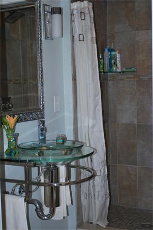 117 Loring Road Winthrop, MA 02152 - Photo 6 of 24 Gallery Image 6