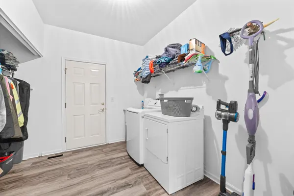 $2,300 | 1455 Reserve Lane, Unit 1455, DeKalb, IL 60115