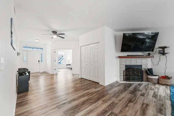 $2,300 | 1455 Reserve Lane, Unit 1455, DeKalb, IL 60115