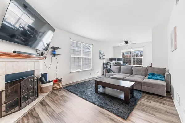 $2,300 | 1455 Reserve Lane, Unit 1455, DeKalb, IL 60115