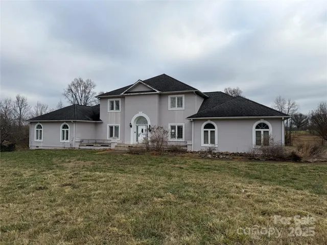 a house view with a outdoor space