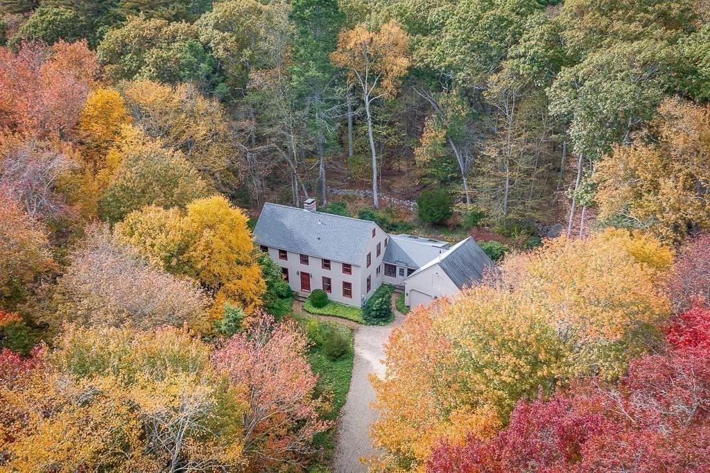 10 Hidden Ledge Road Manchester, MA 01944 - Photo 35 of 40 a view of a yard with plants and large trees