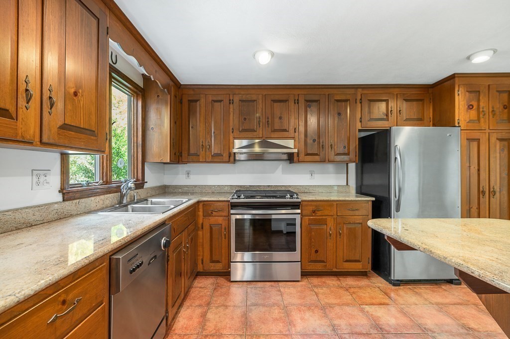 10 Hidden Ledge Road Manchester, MA 01944 - Photo 8 of 40 a kitchen with stainless steel appliances granite countertop a stove a sink dishwasher a refrigerator and a oven