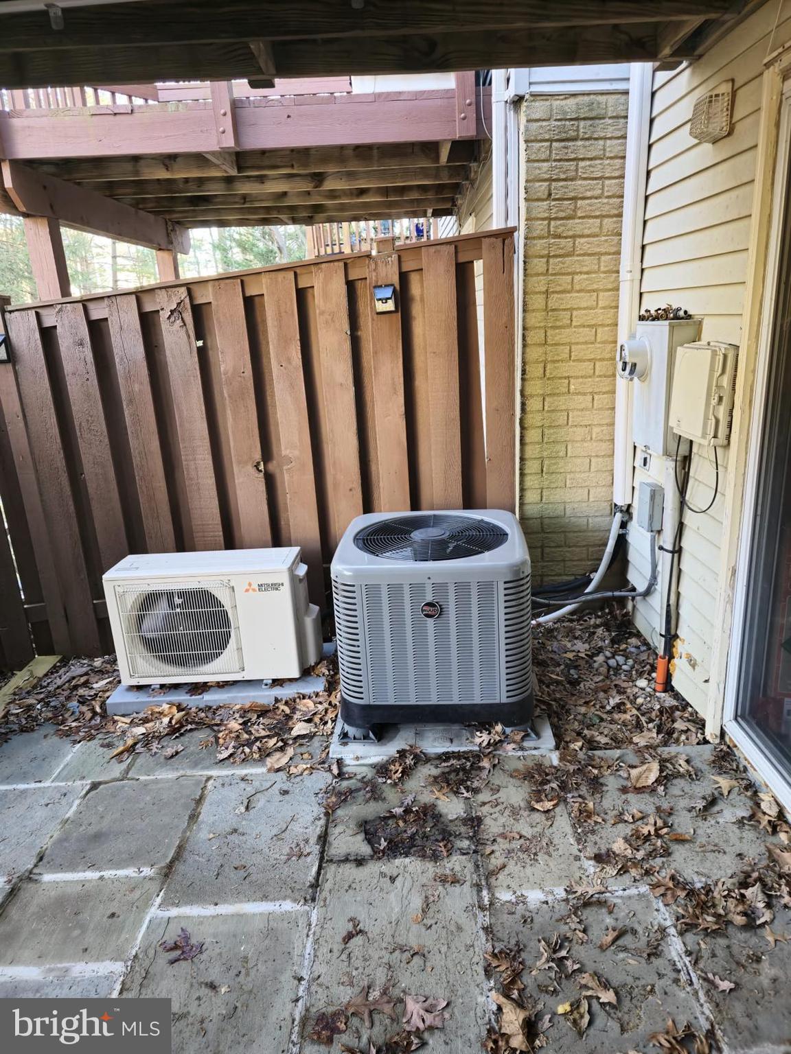 8523 Gambel Oak Drive Springfield, VA 22153 - Photo 5 of 41 a living room with a rug and a table