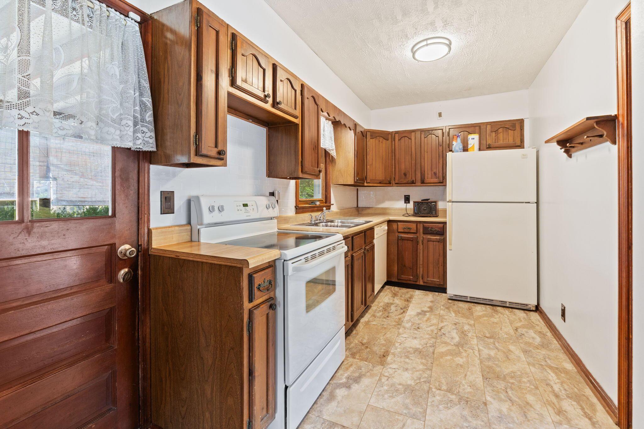 920 Chestershire Road Columbus, OH 43204 - Photo 9 of 29 920 Chestershire Rd (Interior)-12