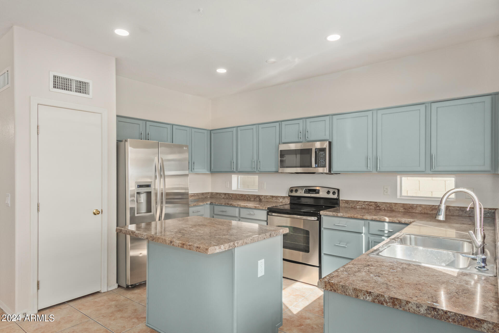 9015 West Monte Vista Road Phoenix, AZ 85037 - Photo 12 of 40 Kitchen2