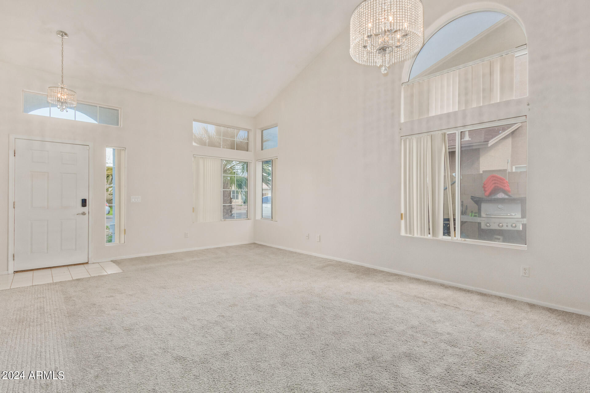 9015 West Monte Vista Road Phoenix, AZ 85037 - Photo 5 of 40 Living