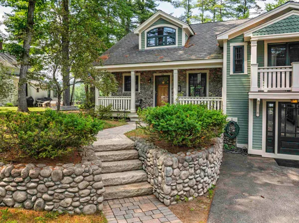 $998,900 | 174 St James Avenue, Milton, NH 03851