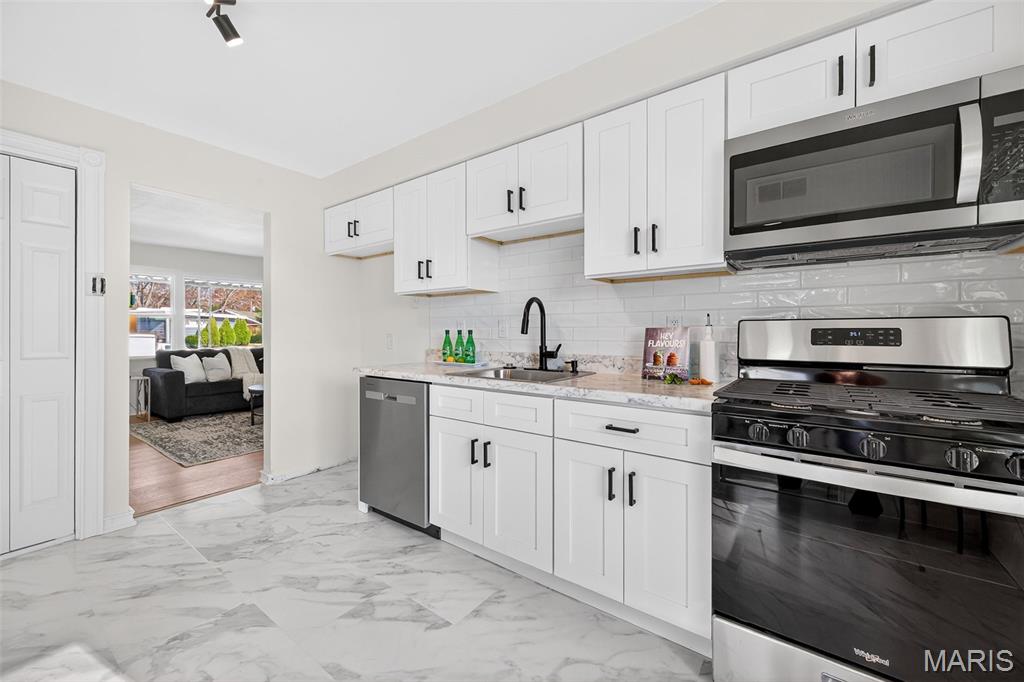 8408 Engler Avenue St. John, MO 63114 - Photo 12 of 32