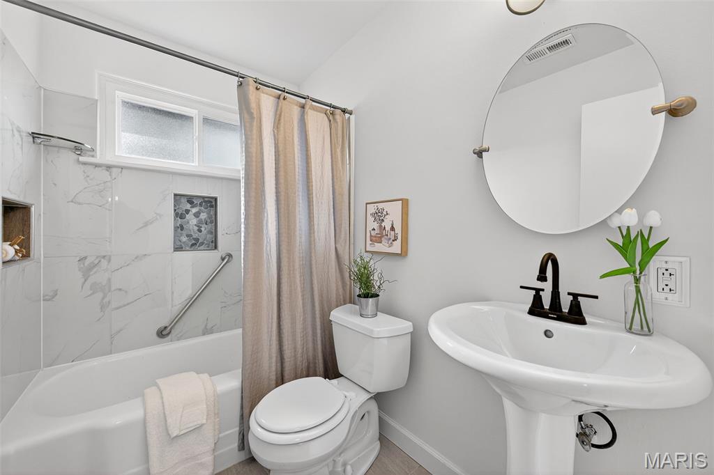 8408 Engler Avenue St. John, MO 63114 - Photo 23 of 32