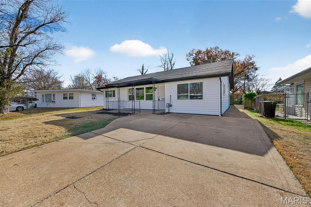 8408 Engler Avenue St. John, MO 63114 - Photo 4 of 32