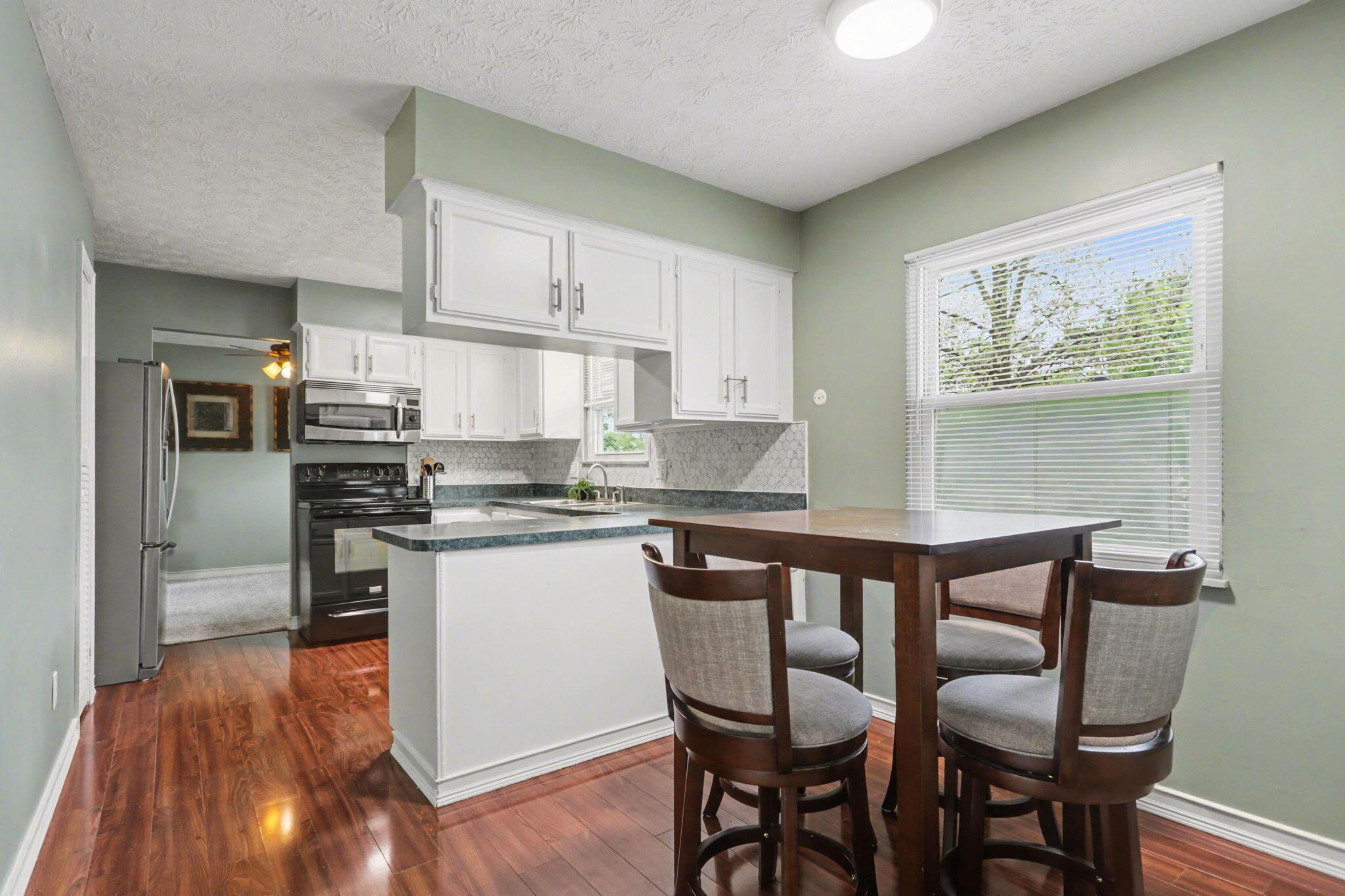 1599 Demorest Road Columbus, OH 43228 - Photo 10 of 44 Eat-In Kitchen