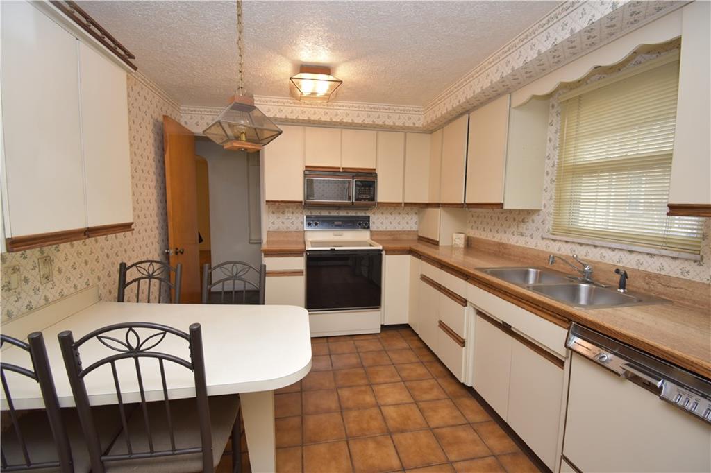 424 Beverly Road Pittsburgh, PA 15216 - Photo 10 of 24 Gallery Image 10