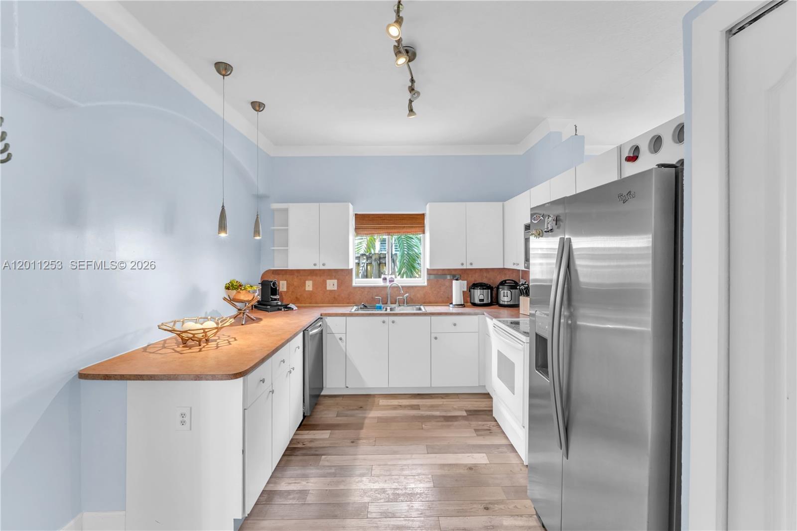 16266 Southwest 54th Terrace Miami, FL 33185 - Photo 13 of 26
