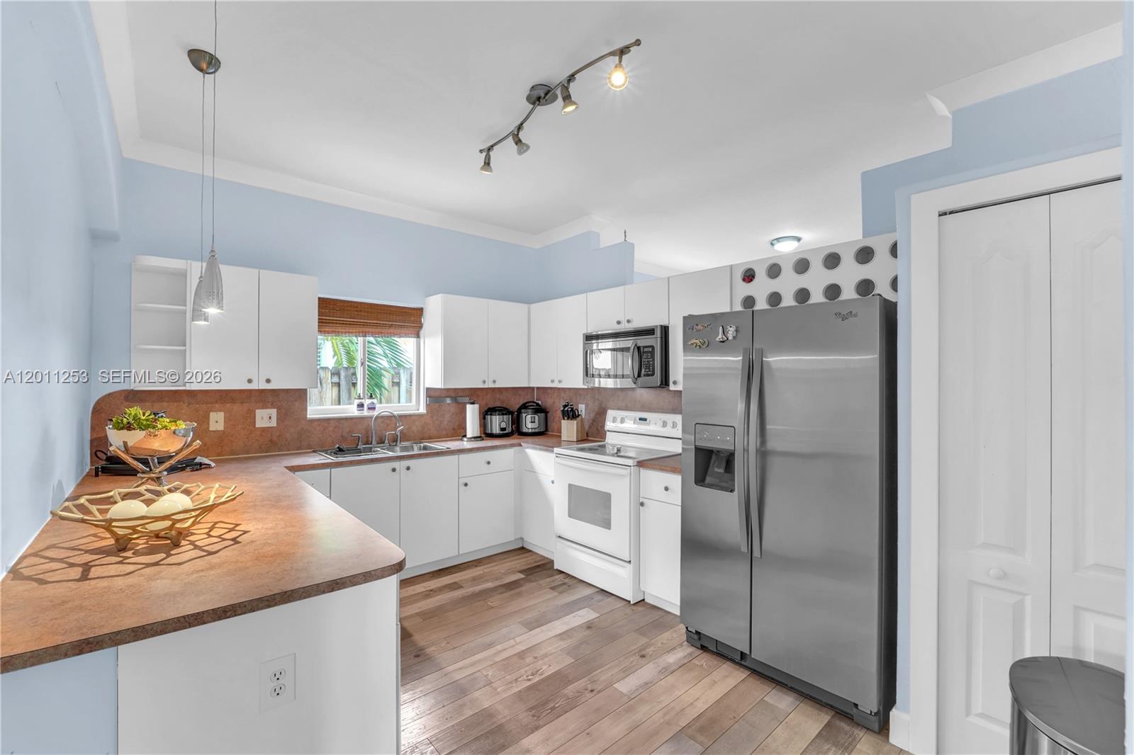 16266 Southwest 54th Terrace Miami, FL 33185 - Photo 14 of 26