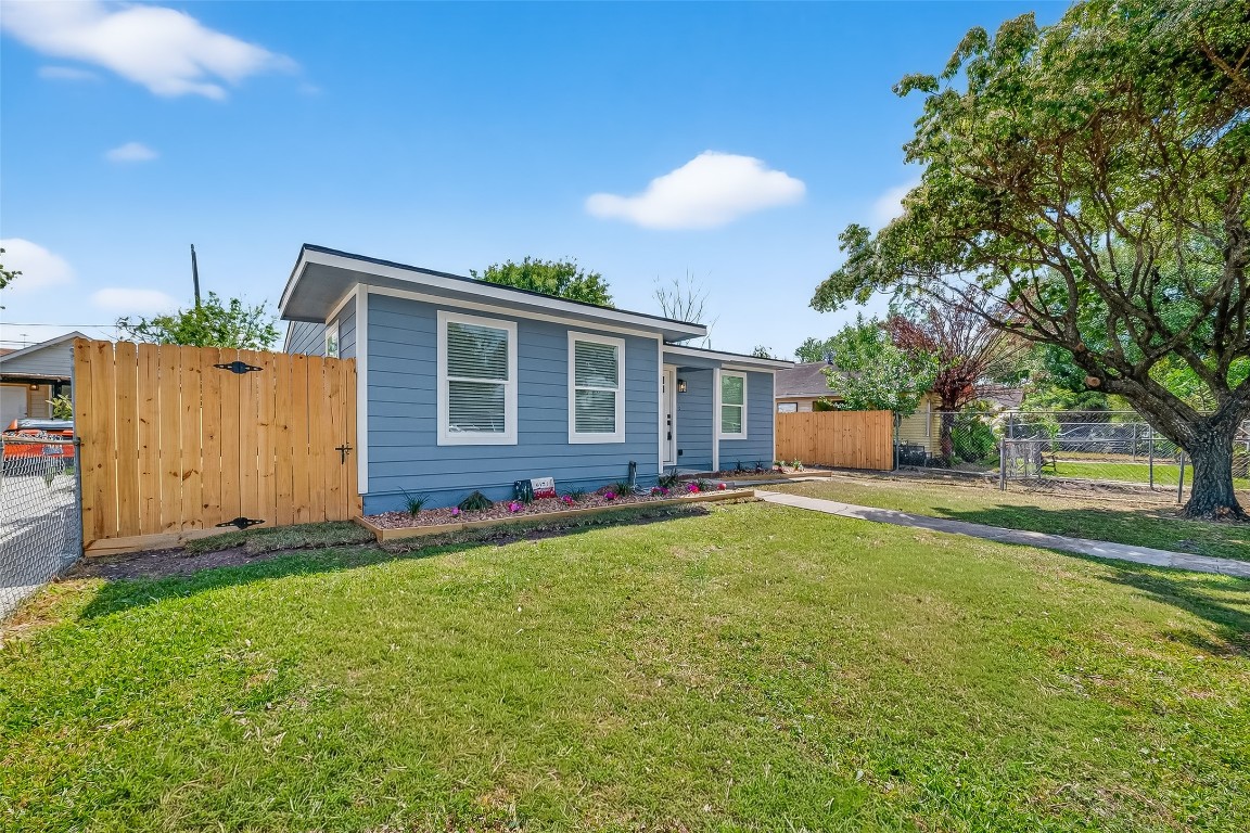 6622 Moss Rose Street Houston, TX 77087 - Photo 3 of 40