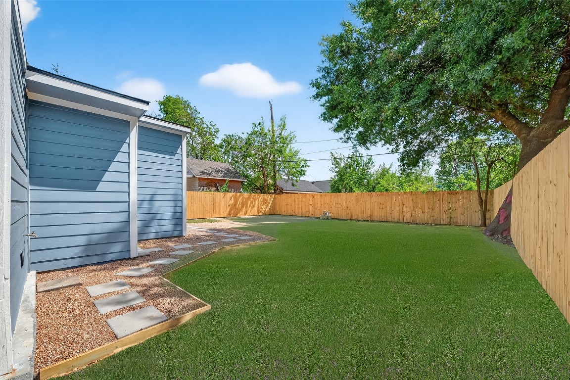 6622 Moss Rose Street Houston, TX 77087 - Photo 37 of 40