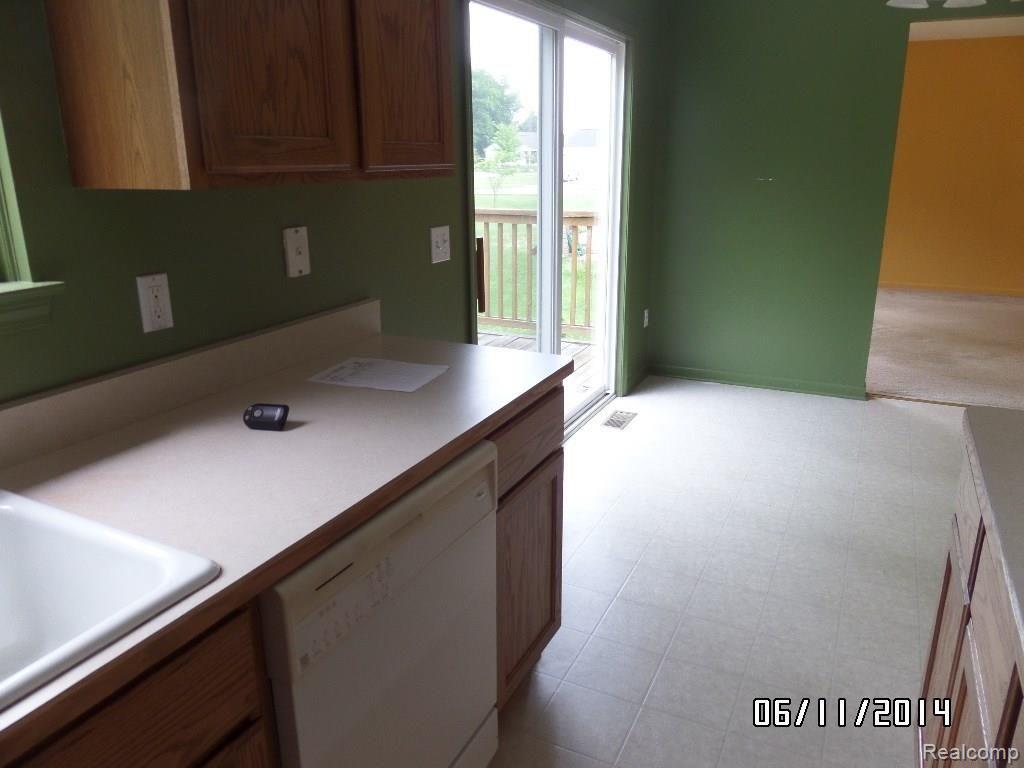 962 Loon Court Fenton, MI 48430 - Photo 11 of 39 SAM_0821.jpg