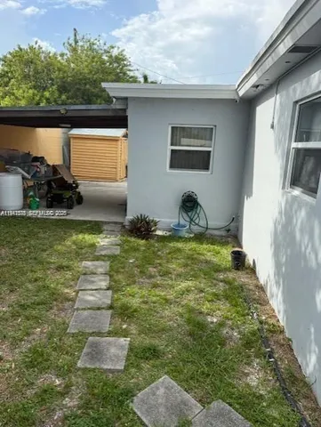 a view of a back yard of the house