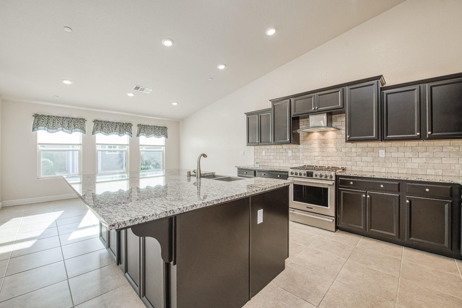 466 Cascade Way Madera, CA 93636 - Photo 11 of 34 Gallery Image 11