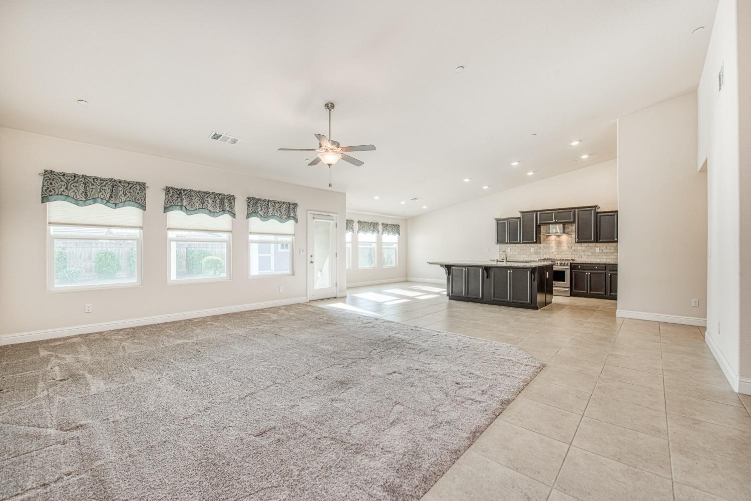 466 Cascade Way Madera, CA 93636 - Photo 4 of 34 Gallery Image 4