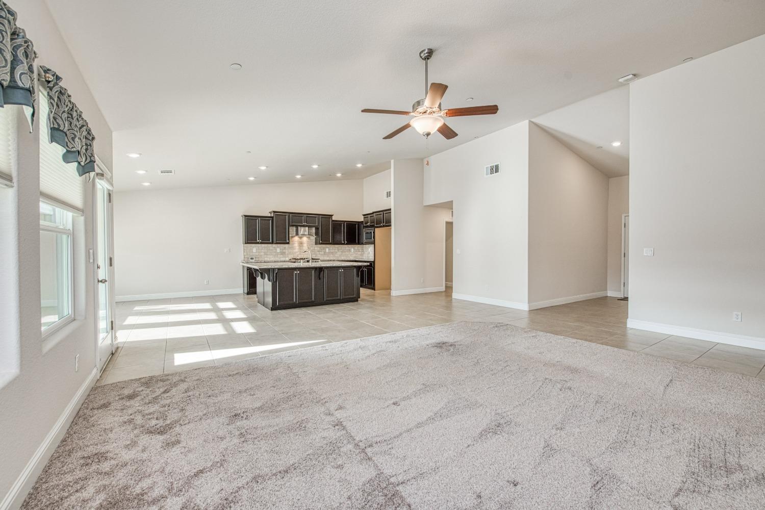 466 Cascade Way Madera, CA 93636 - Photo 5 of 34 Gallery Image 5